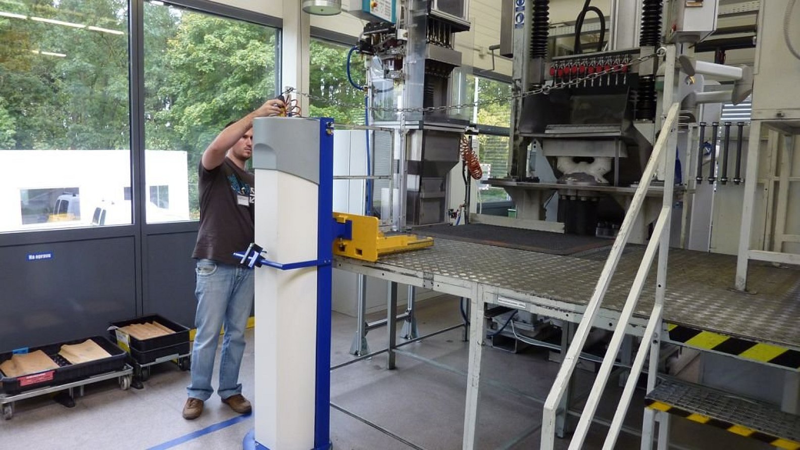 Elektrotechnika pro pohony a řízení válečkových dopravníků